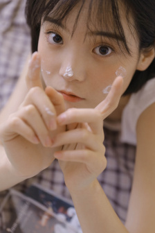 女性正面完整的身体结构