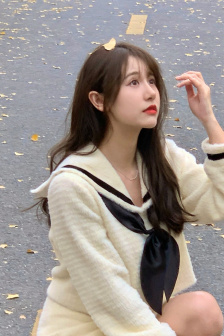 许晴被谁咬下来一个头是