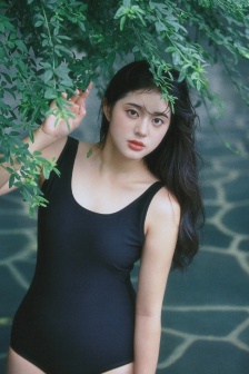 孤零飘落燕
